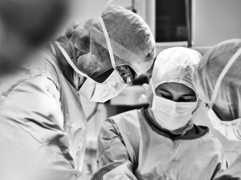5 دلیل پزشکی که چرا زنان تحت عمل جراحی لابیاپلاستی انجام می دهند